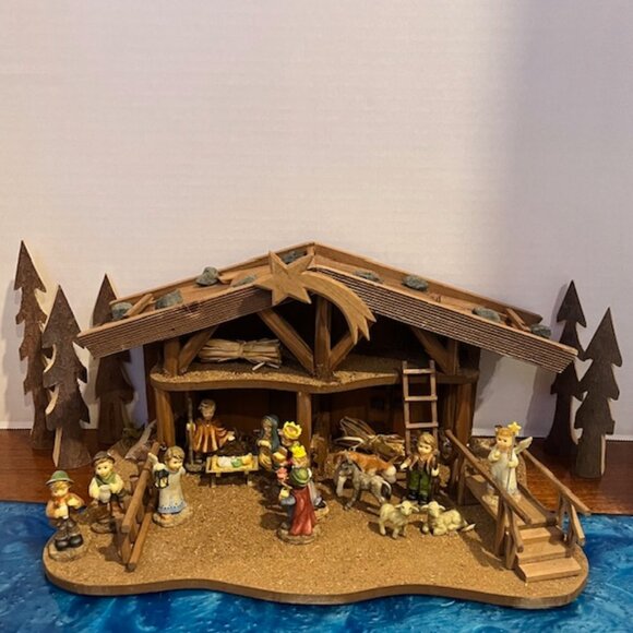 21 Piece M.J. Hummel Danbury Mint Miniature Children's Nativity Set - Picture 2 of 16